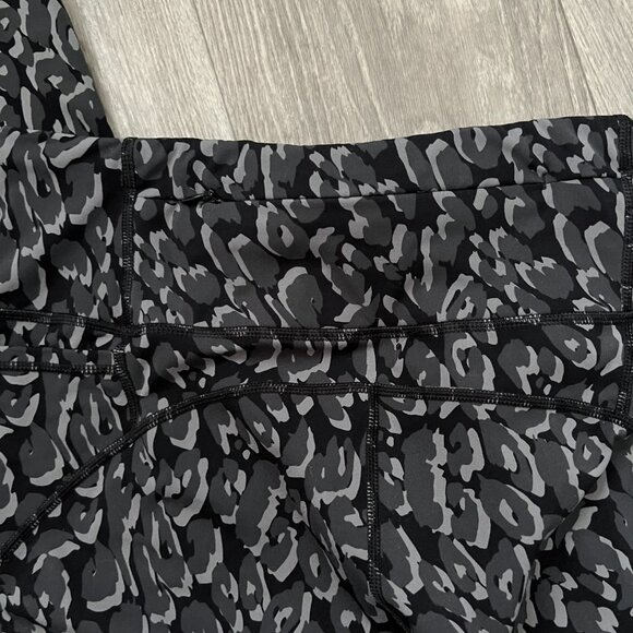 Sweaty Betty Leopard Power 7/8 Workout Leggings - Picture 4 of 6